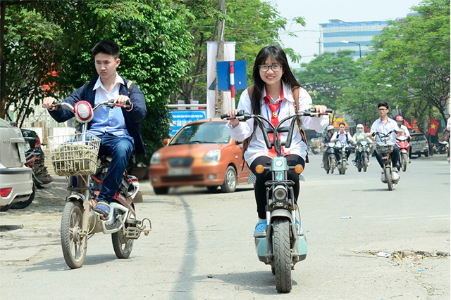 Bị cướp xe đạp điện khi trên đường đi học về khóa định vị xe máy Bách Khoa